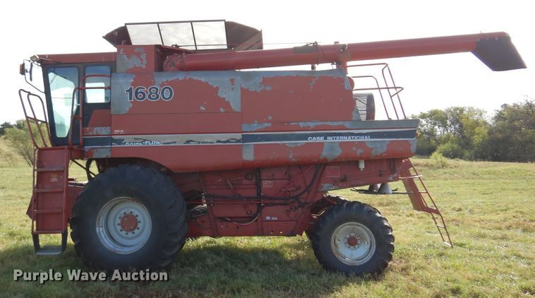 image for item DM5168 1988 Case IH 1680  combine