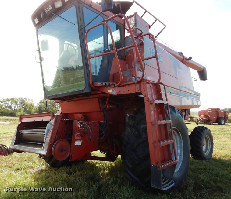 image for item DM5168 1988 Case IH 1680  combine
