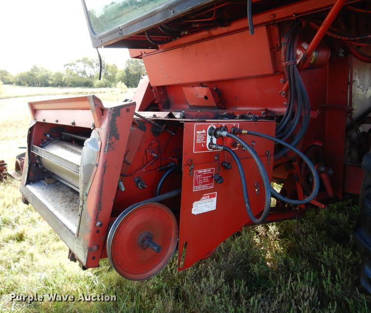 image for item DM5168 1988 Case IH 1680  combine