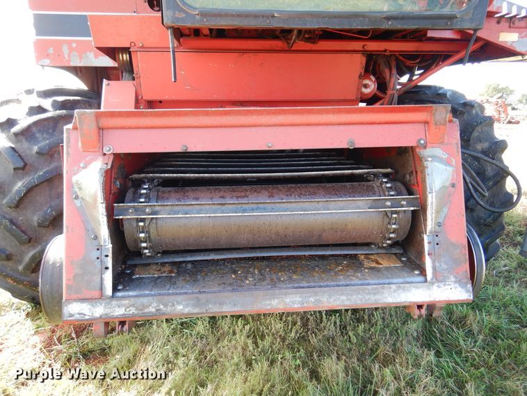 image for item DM5168 1988 Case IH 1680  combine