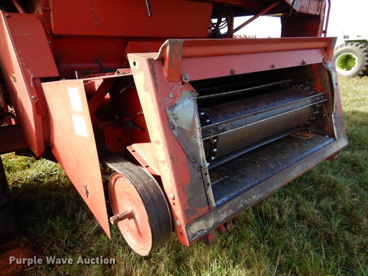 image for item DM5168 1988 Case IH 1680  combine