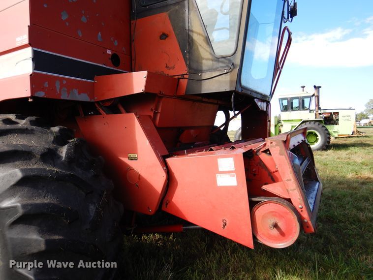 image for item DM5168 1988 Case IH 1680  combine