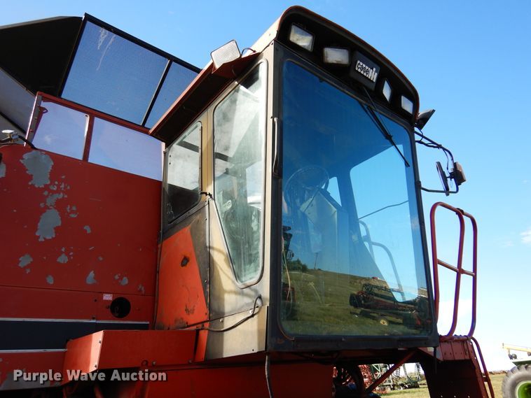 image for item DM5168 1988 Case IH 1680  combine