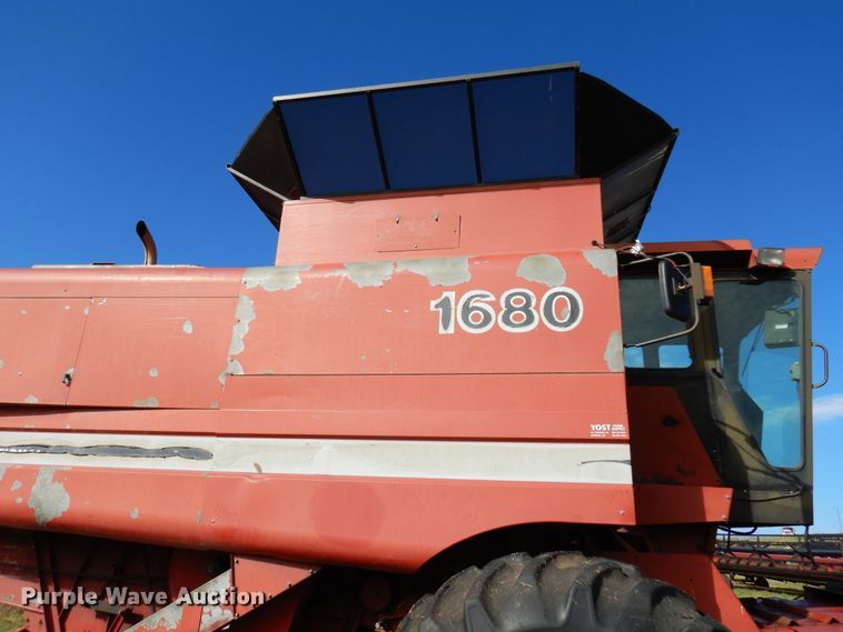 image for item DM5168 1988 Case IH 1680  combine