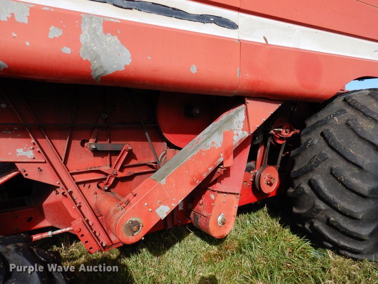 image for item DM5168 1988 Case IH 1680  combine