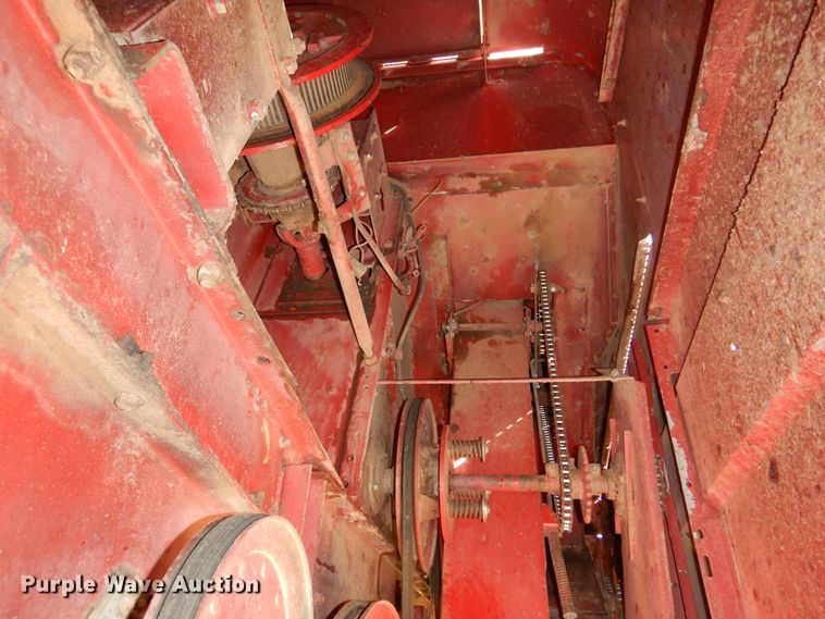 image for item DM5168 1988 Case IH 1680  combine