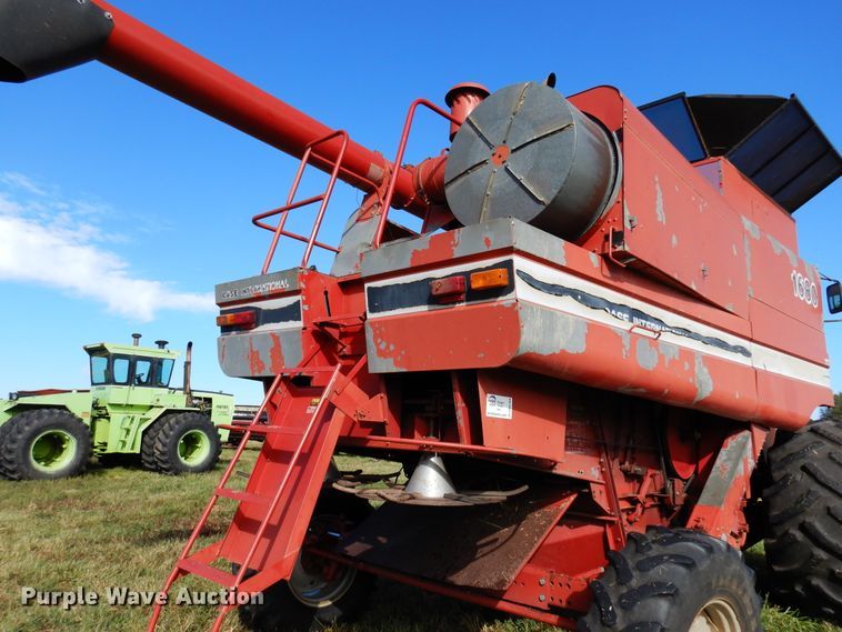 image for item DM5168 1988 Case IH 1680  combine