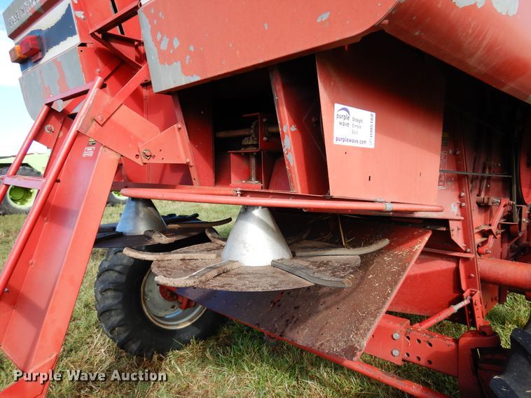 image for item DM5168 1988 Case IH 1680  combine