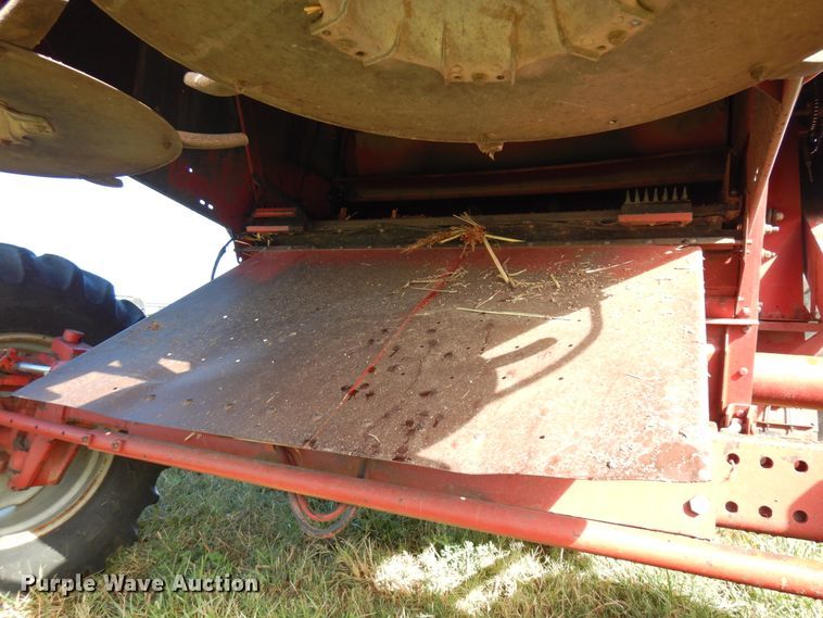 image for item DM5168 1988 Case IH 1680  combine