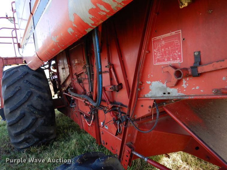 image for item DM5168 1988 Case IH 1680  combine