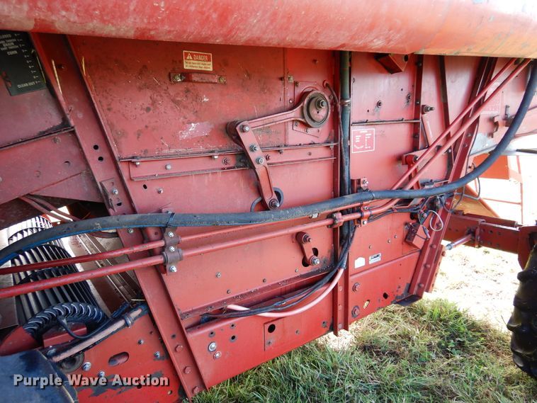 image for item DM5168 1988 Case IH 1680  combine