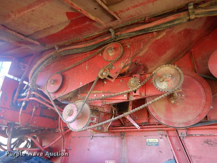 image for item DM5168 1988 Case IH 1680  combine