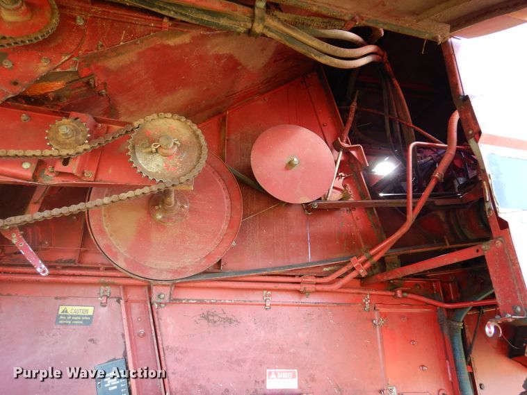 image for item DM5168 1988 Case IH 1680  combine