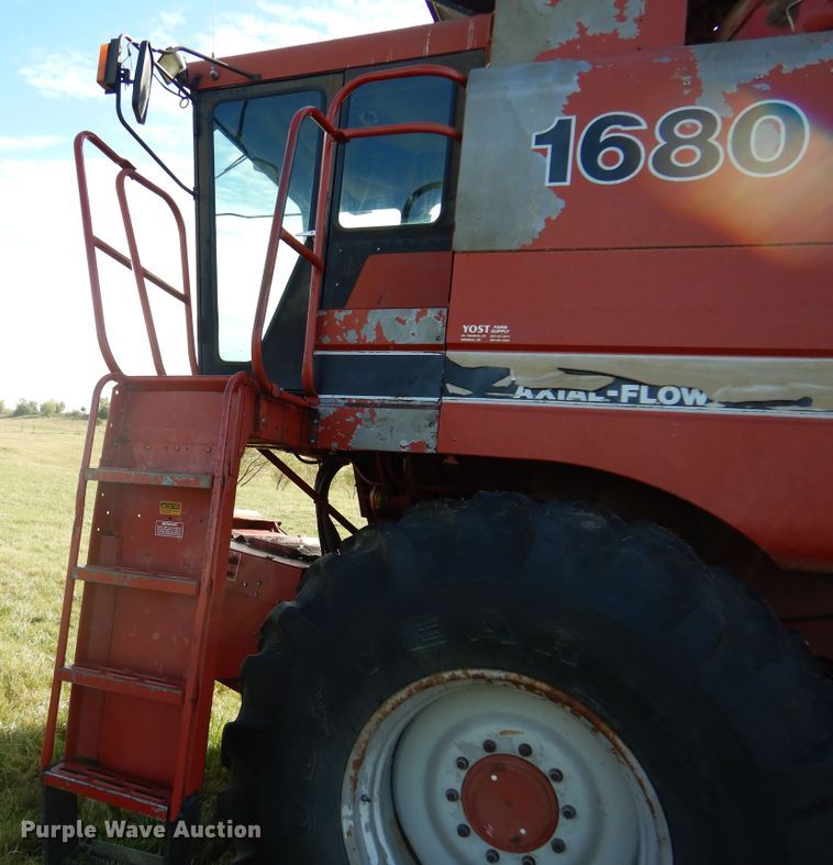 image for item DM5168 1988 Case IH 1680  combine