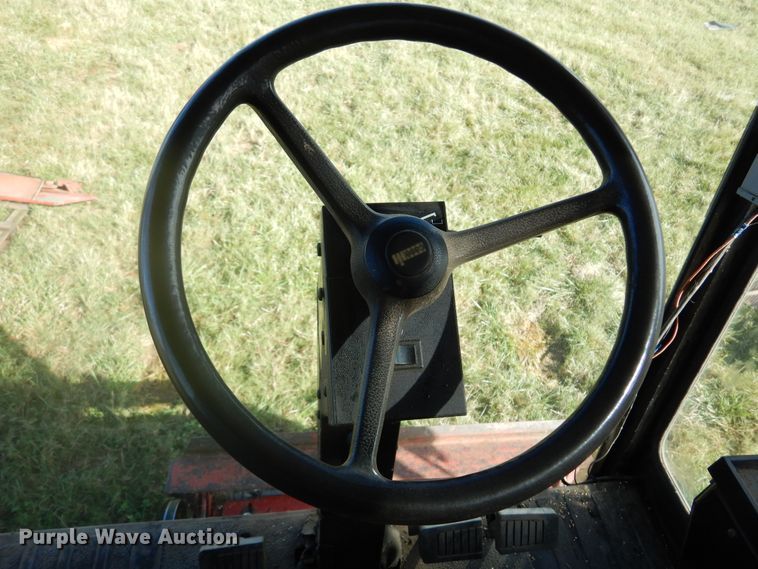 image for item DM5168 1988 Case IH 1680  combine