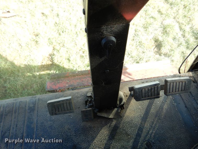 image for item DM5168 1988 Case IH 1680  combine