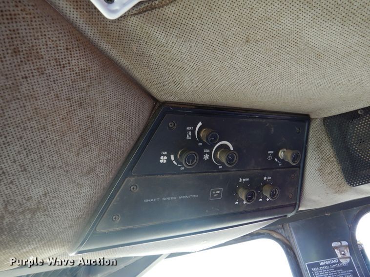 image for item DM5168 1988 Case IH 1680  combine