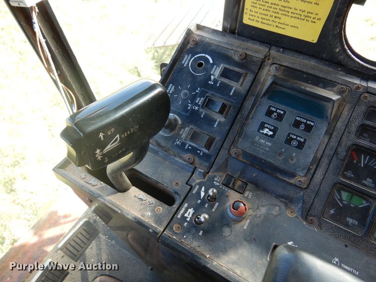 image for item DM5168 1988 Case IH 1680  combine