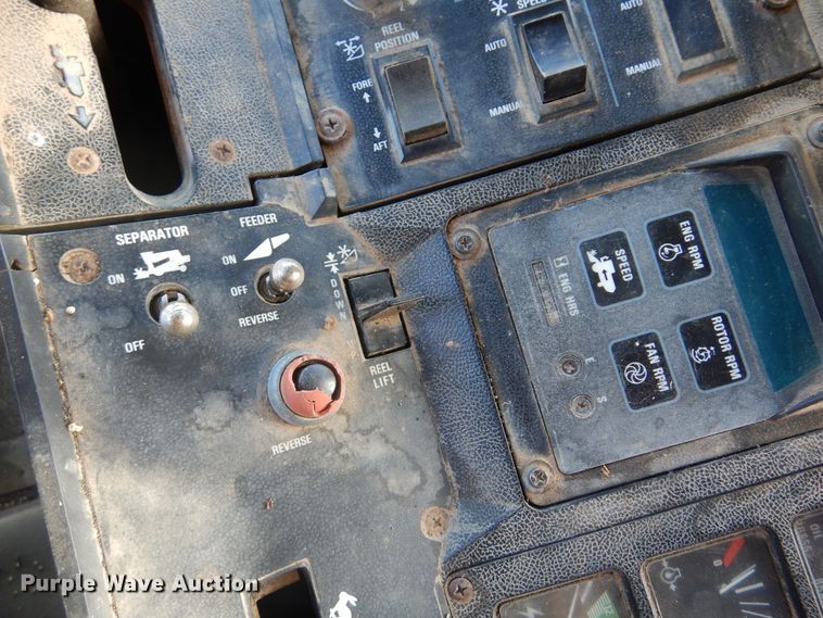 image for item DM5168 1988 Case IH 1680  combine