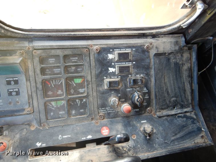 image for item DM5168 1988 Case IH 1680  combine