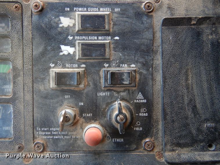 image for item DM5168 1988 Case IH 1680  combine