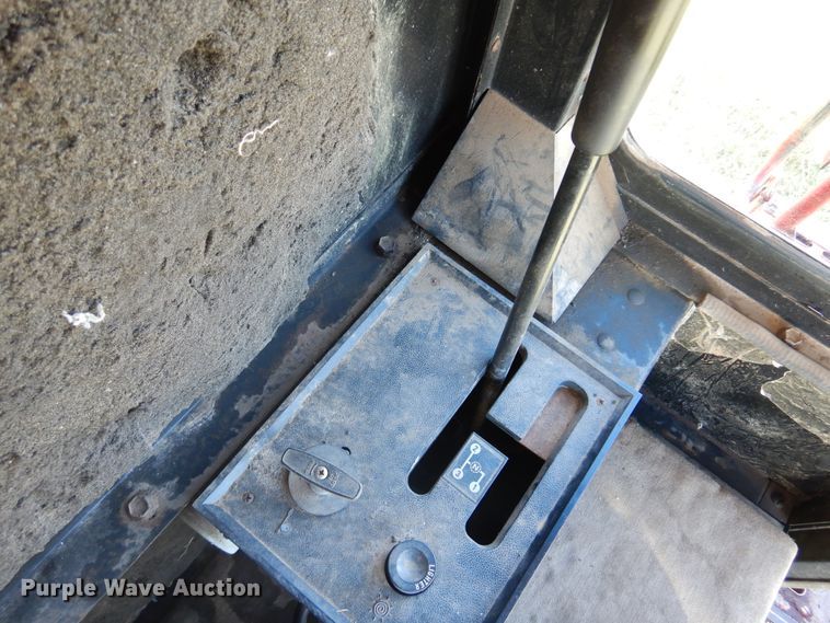 image for item DM5168 1988 Case IH 1680  combine