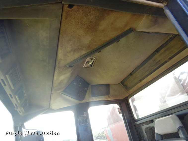 image for item DM5168 1988 Case IH 1680  combine