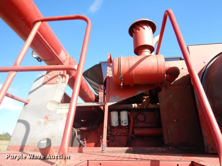 image for item DM5168 1988 Case IH 1680  combine