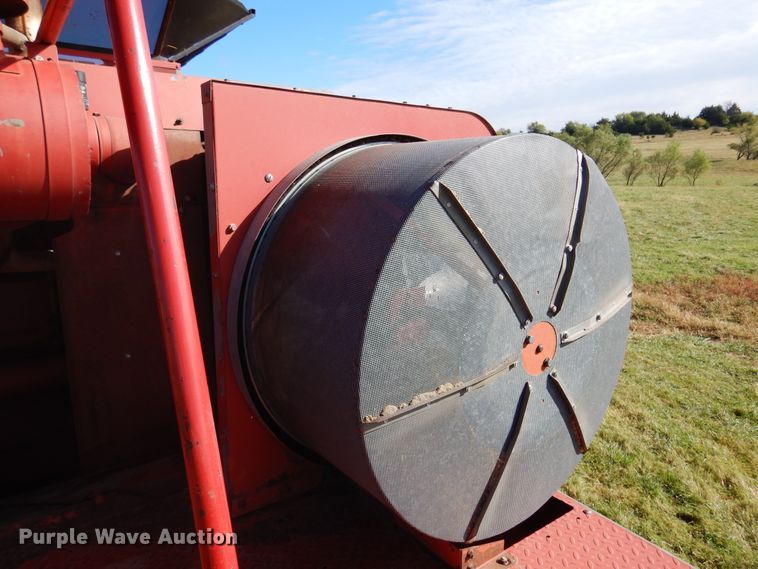 image for item DM5168 1988 Case IH 1680  combine