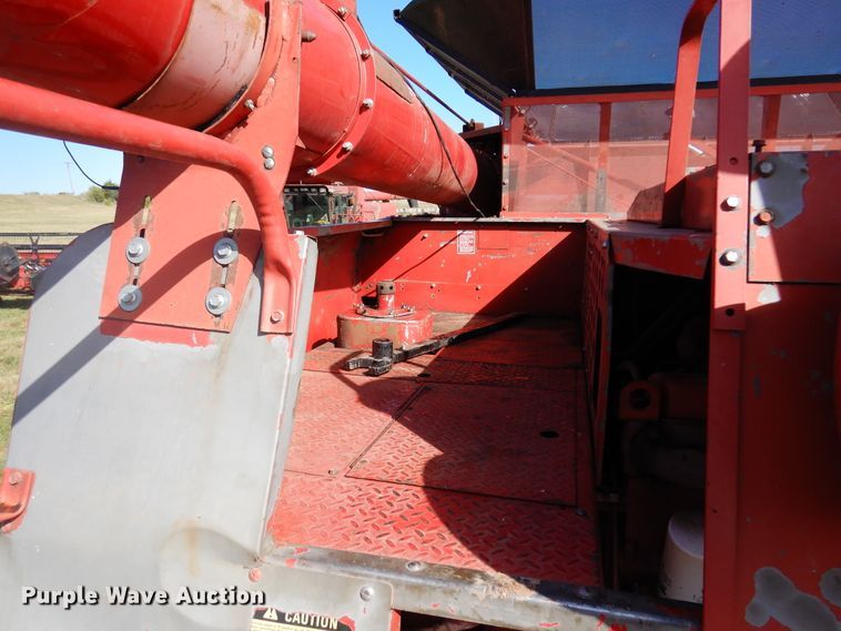 image for item DM5168 1988 Case IH 1680  combine