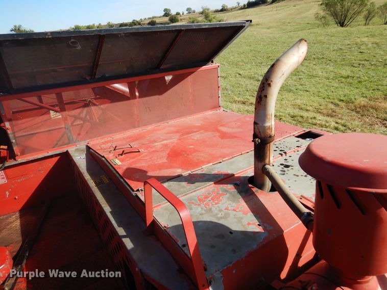 image for item DM5168 1988 Case IH 1680  combine