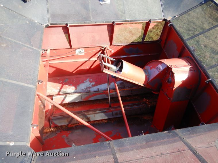 image for item DM5168 1988 Case IH 1680  combine