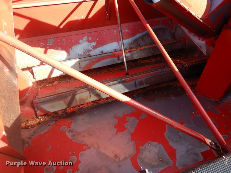 image for item DM5168 1988 Case IH 1680  combine