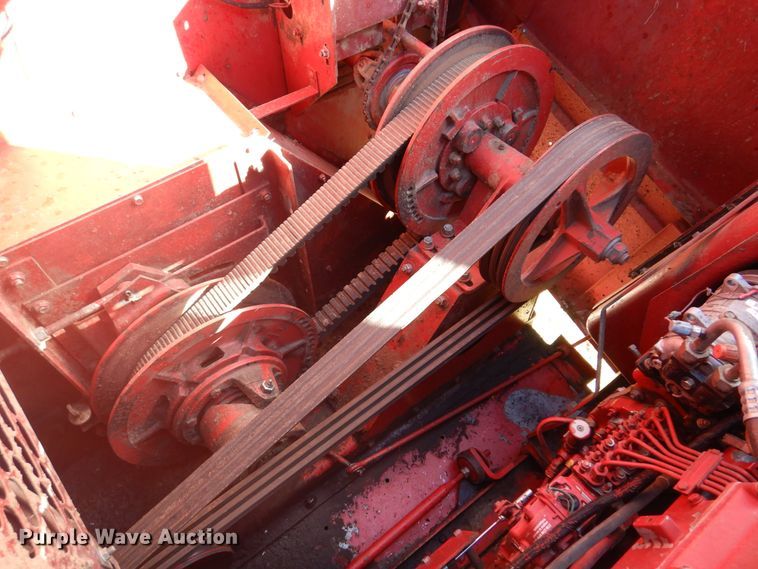 image for item DM5168 1988 Case IH 1680  combine