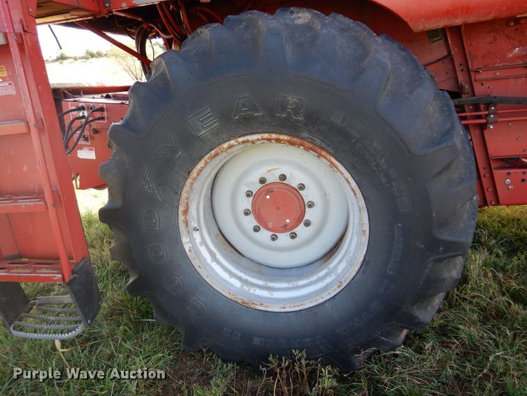image for item DM5168 1988 Case IH 1680  combine