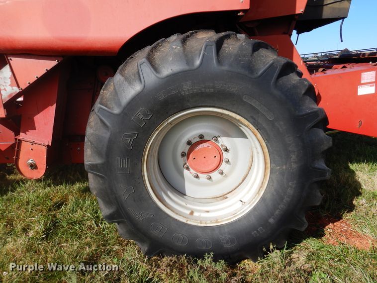 image for item DM5168 1988 Case IH 1680  combine