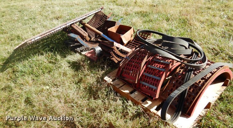 image for item DM5168 1988 Case IH 1680  combine