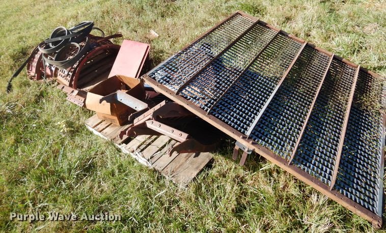 image for item DM5168 1988 Case IH 1680  combine