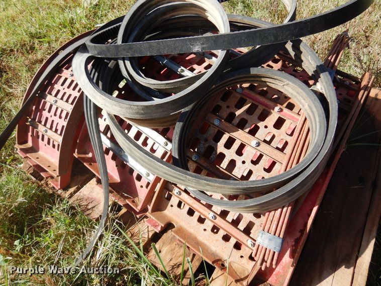 image for item DM5168 1988 Case IH 1680  combine