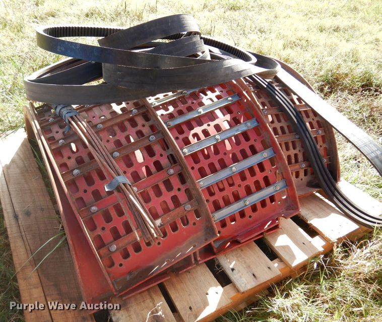 image for item DM5168 1988 Case IH 1680  combine