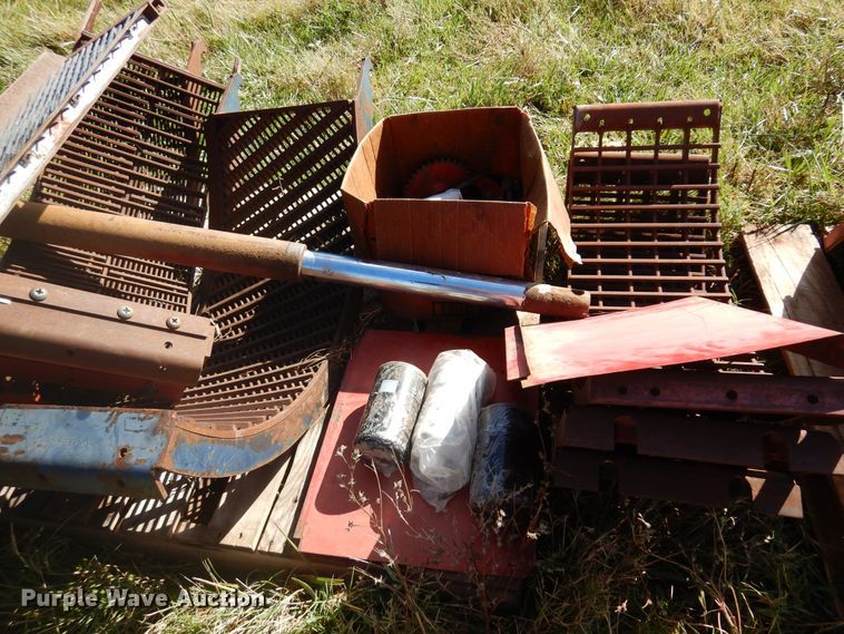 image for item DM5168 1988 Case IH 1680  combine