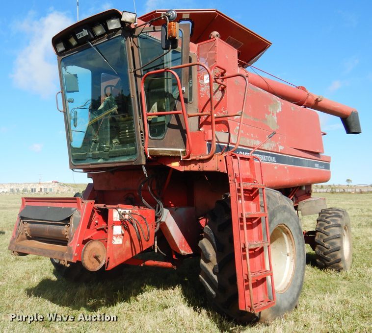 image for item DM5169 1989 Case IH 1680  RWA combine