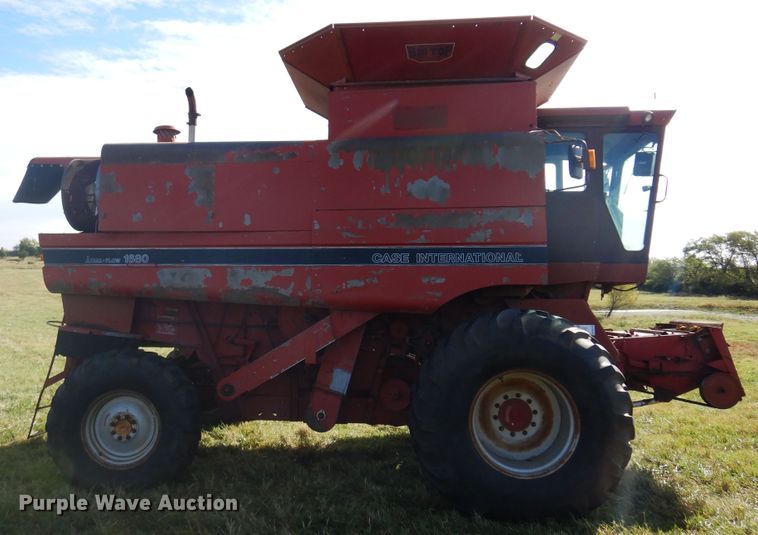 image for item DM5169 1989 Case IH 1680  RWA combine