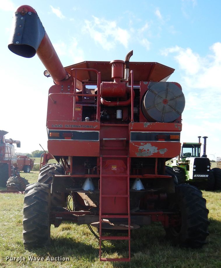 image for item DM5169 1989 Case IH 1680  RWA combine