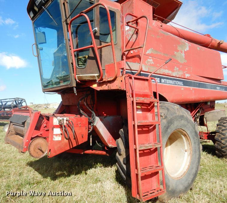 image for item DM5169 1989 Case IH 1680  RWA combine