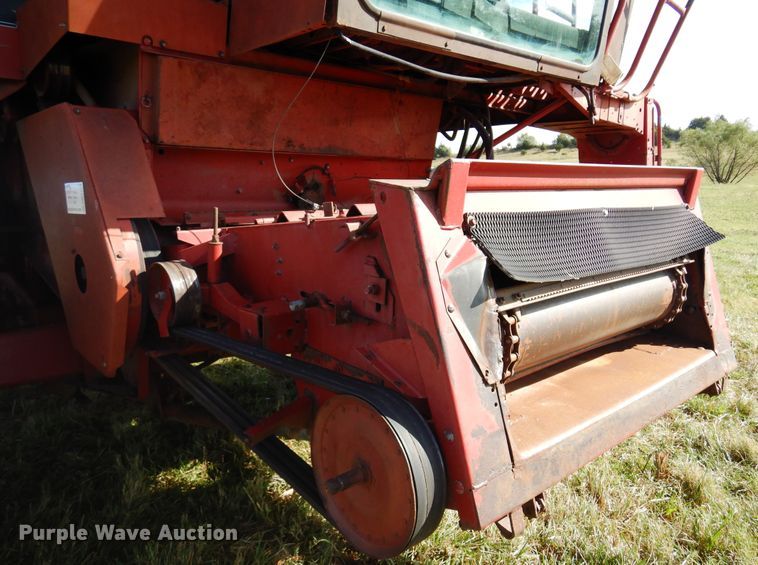 image for item DM5169 1989 Case IH 1680  RWA combine