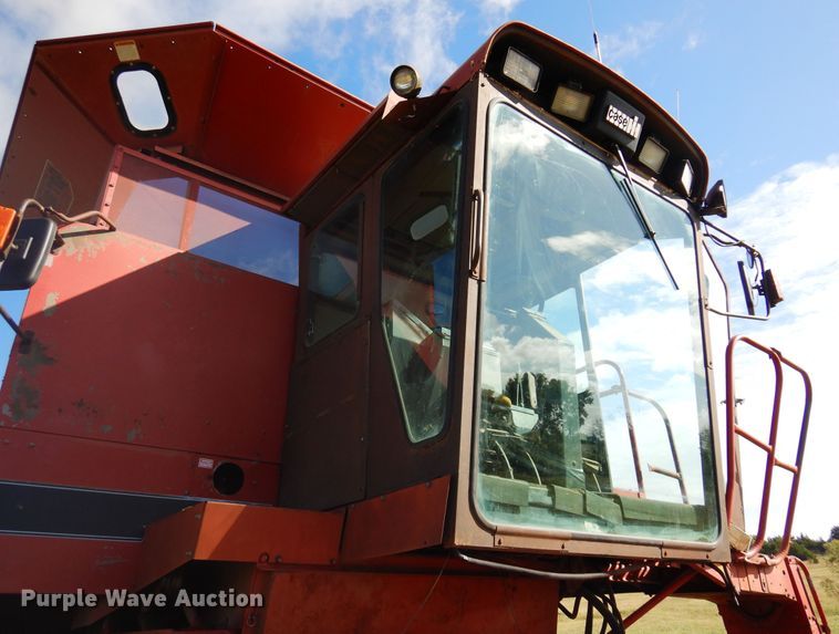 image for item DM5169 1989 Case IH 1680  RWA combine