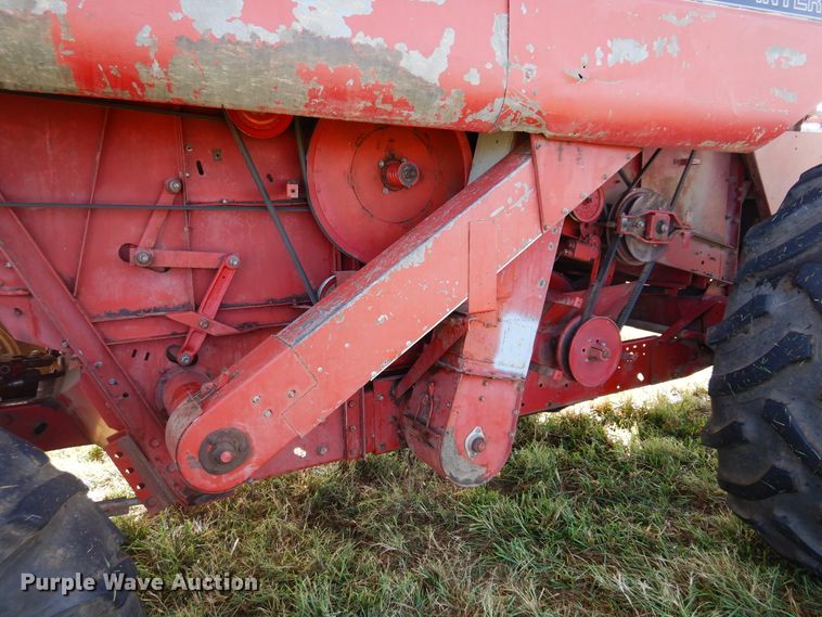 image for item DM5169 1989 Case IH 1680  RWA combine