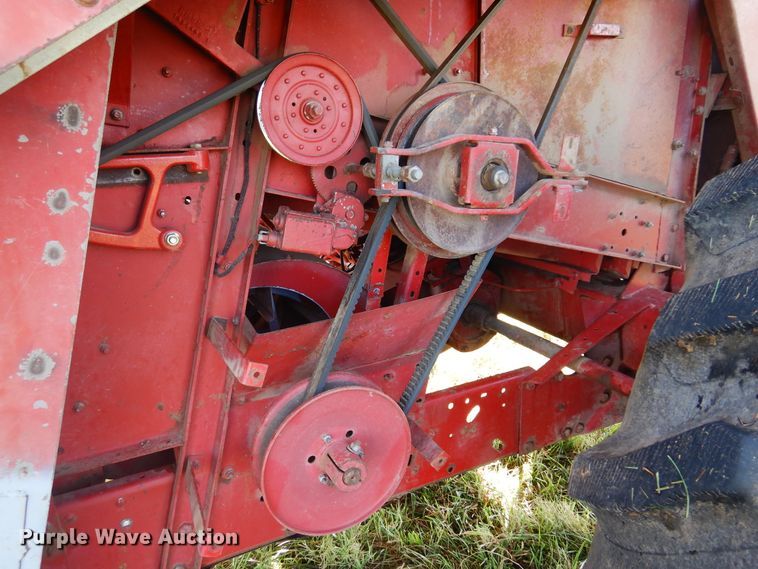 image for item DM5169 1989 Case IH 1680  RWA combine