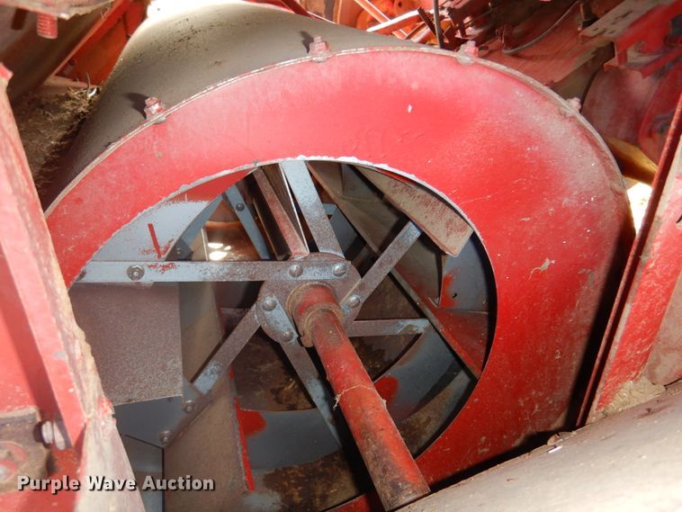 image for item DM5169 1989 Case IH 1680  RWA combine